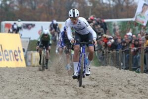 Un sport populaire avec une facette complexe : comment fonctionne l'écosystème financier du cyclo-cross ?